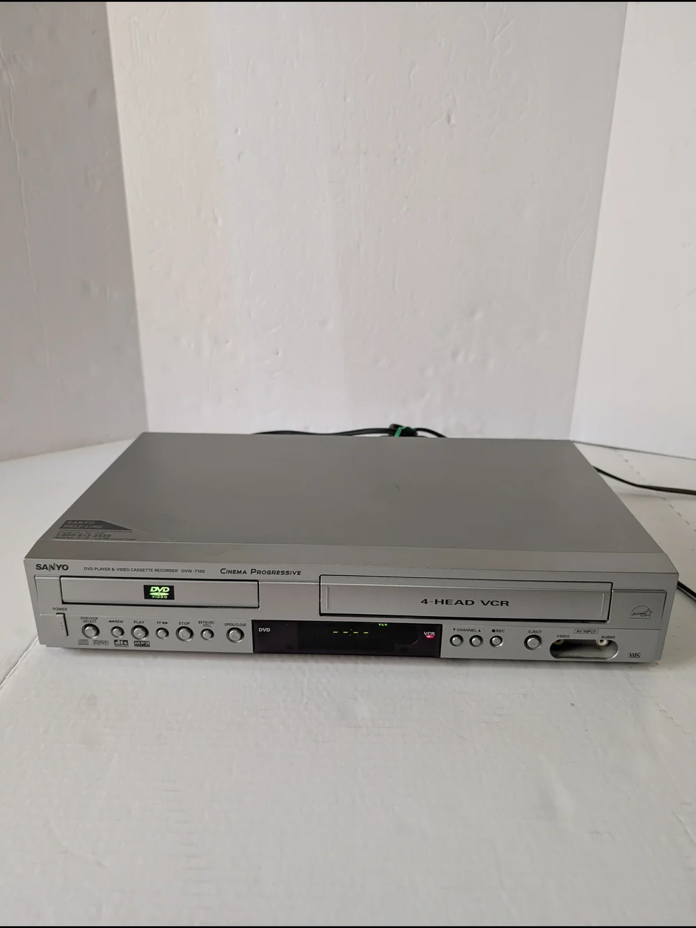 Sanyo DVD/VCR DVW-7100 _ No Remote